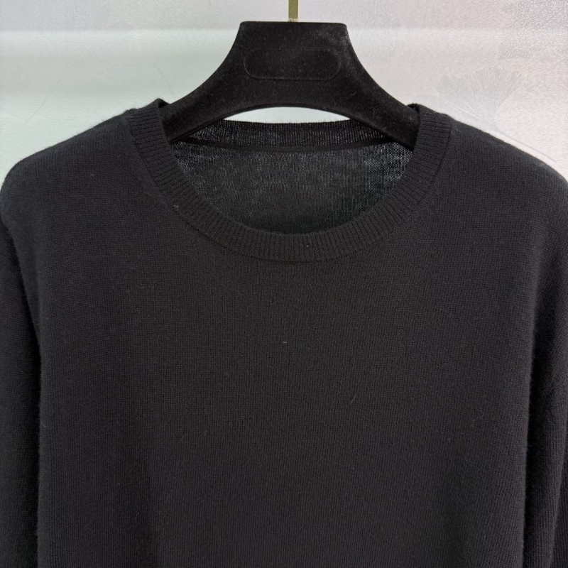 Va1e*ntin0 sweater